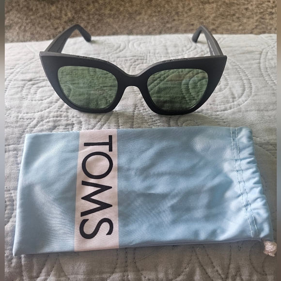 Toms Accessories - NWOT TOMS BlackSunglasses - Travelers Collection with Polarized Lens With Pouch!